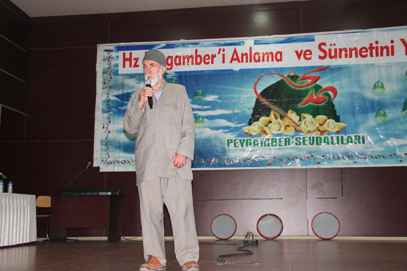 "Bu din sadece camilerde yaşanmak için gönderilmedi" "Bu din sadece camilerde yaşanmak için gönderilmedi"